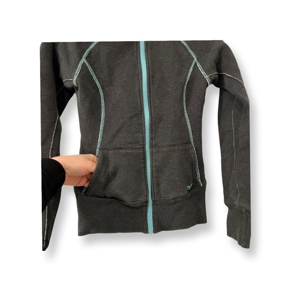 Aritzia TNA sweater Dark Grey with blue details. - Picture 4 of 10